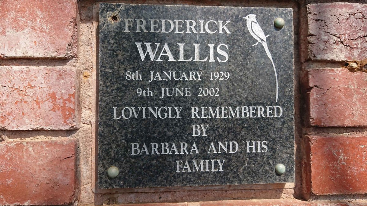 WALLIS Frederick 1929-2002