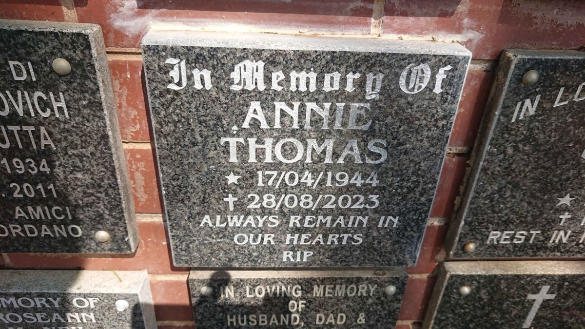 THOMAS Annie 1944-2023