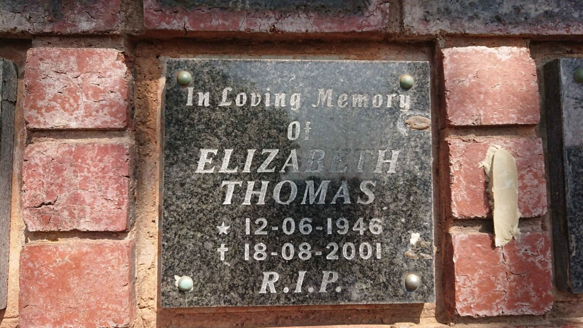THOMAS Elizabeth 1946-2001