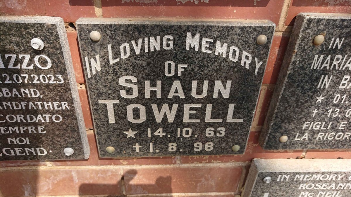 TOWELL Shaun 1963-1998