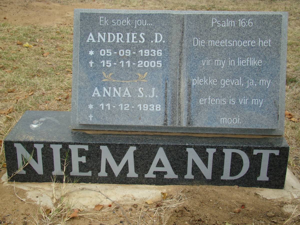 NIEMANDT Andries D. 1936-2005 &amp; Anna S.J. 1938-