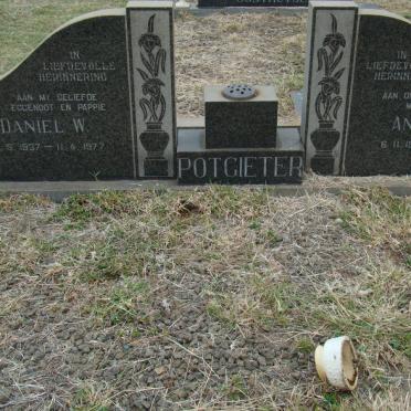 POTGIETER Daniel W. 1937-1977 &amp; Anna A.M. 1941-