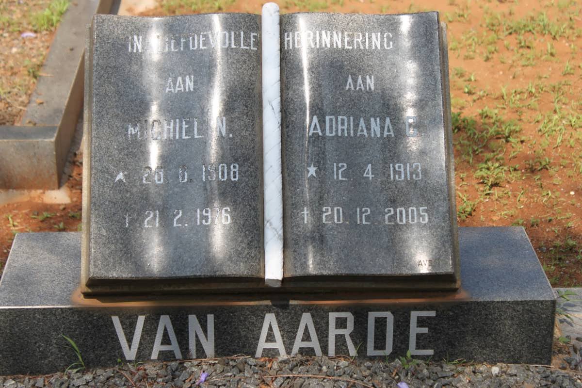 AARDE Michiel N., van 1908-1976 &amp; Adriana C. 1913-2005