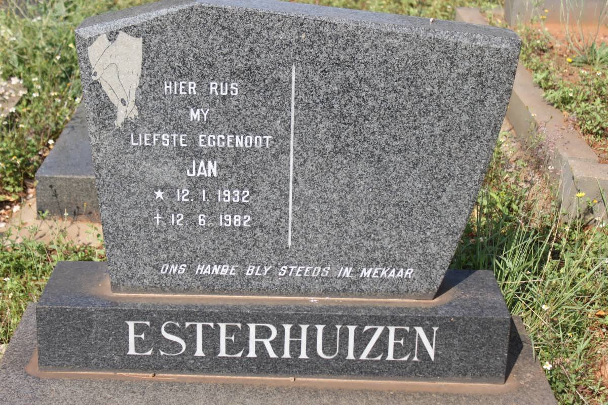 ESTERHUIZEN Jan 1932-1982