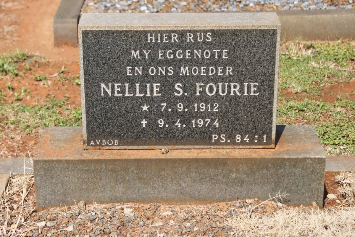FOURIE Nellie S. 1912-1974