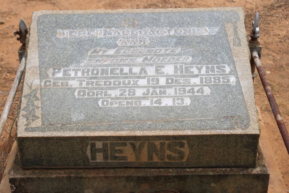 HEYNS Petronella E. nee TREDOUX 1885-1944