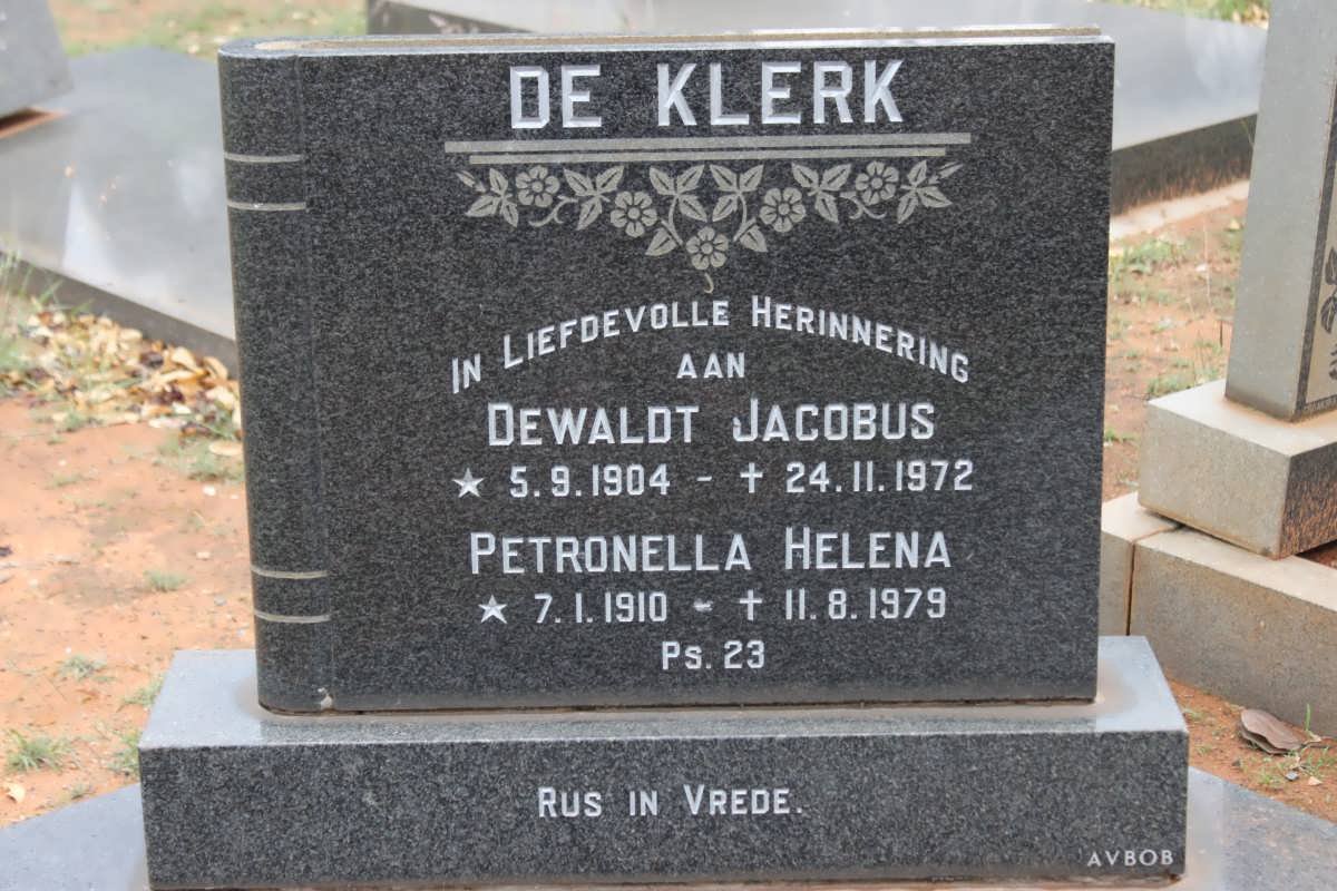KLERK Dewaldt Jacobus, de 1904-1972 &amp; Petronella Helena 1910-1979