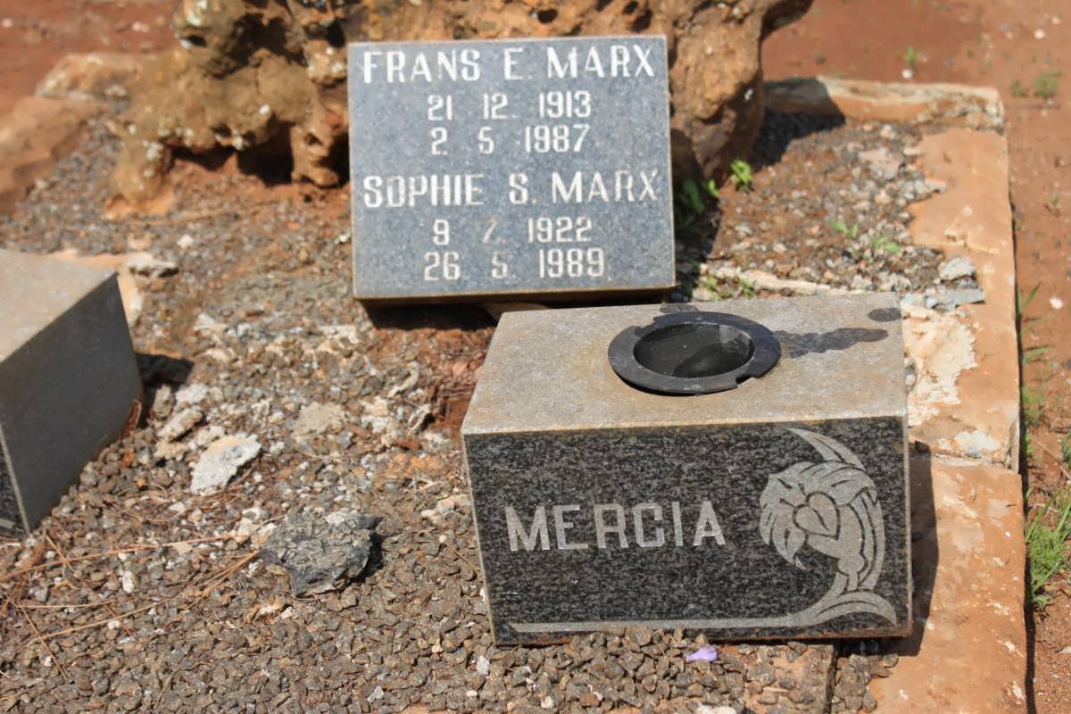MARX Frans E. 1913-1987 &amp; Sophie S. 1922-1989 :: MARX Mercia 