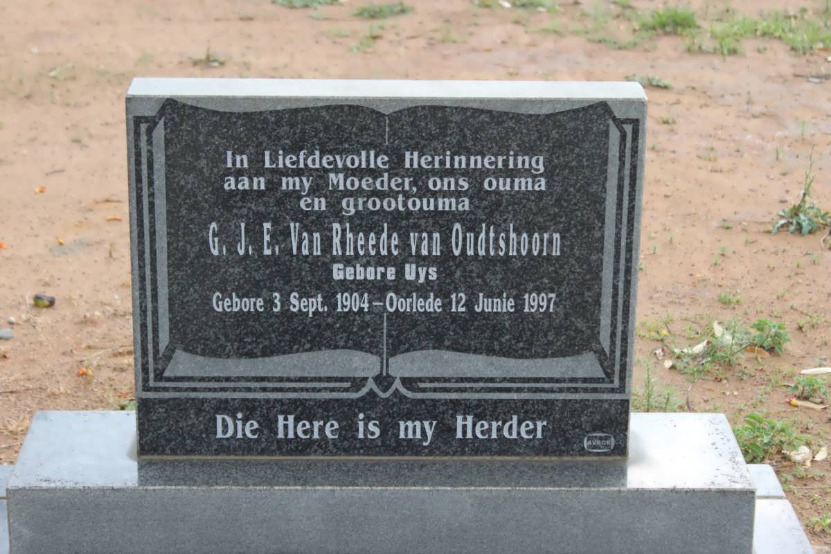 OUDTSHOORN G.J.E., van Rheede van nee UYS 1904-1997