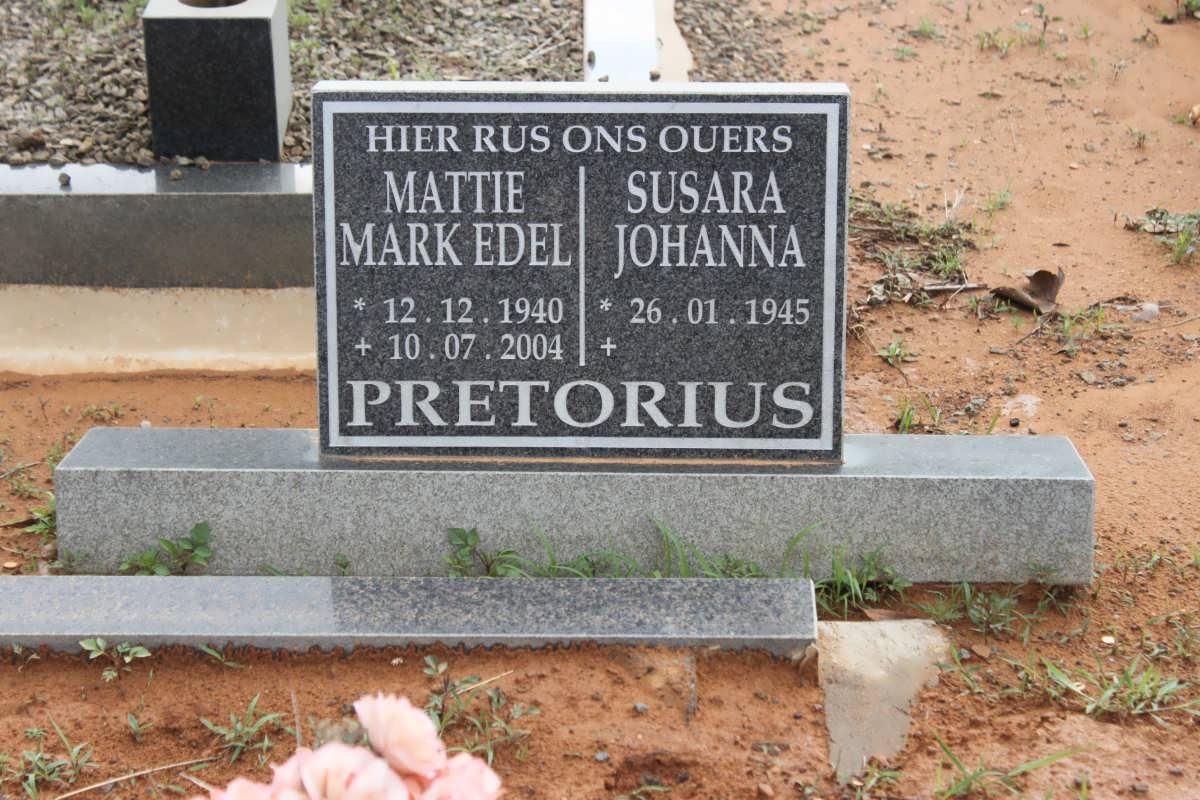 PRETORIUS Mattie Mark Edel 1940-2004 &amp; Susara Johanna 1945-