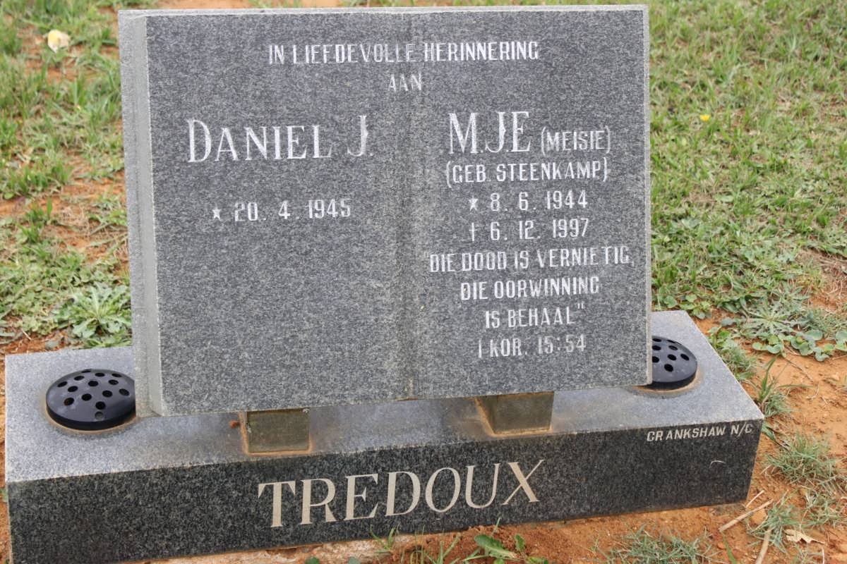 TREDOUX Daniel J. 1945- &amp; M.J.E. STEENKAMP 1944-1997