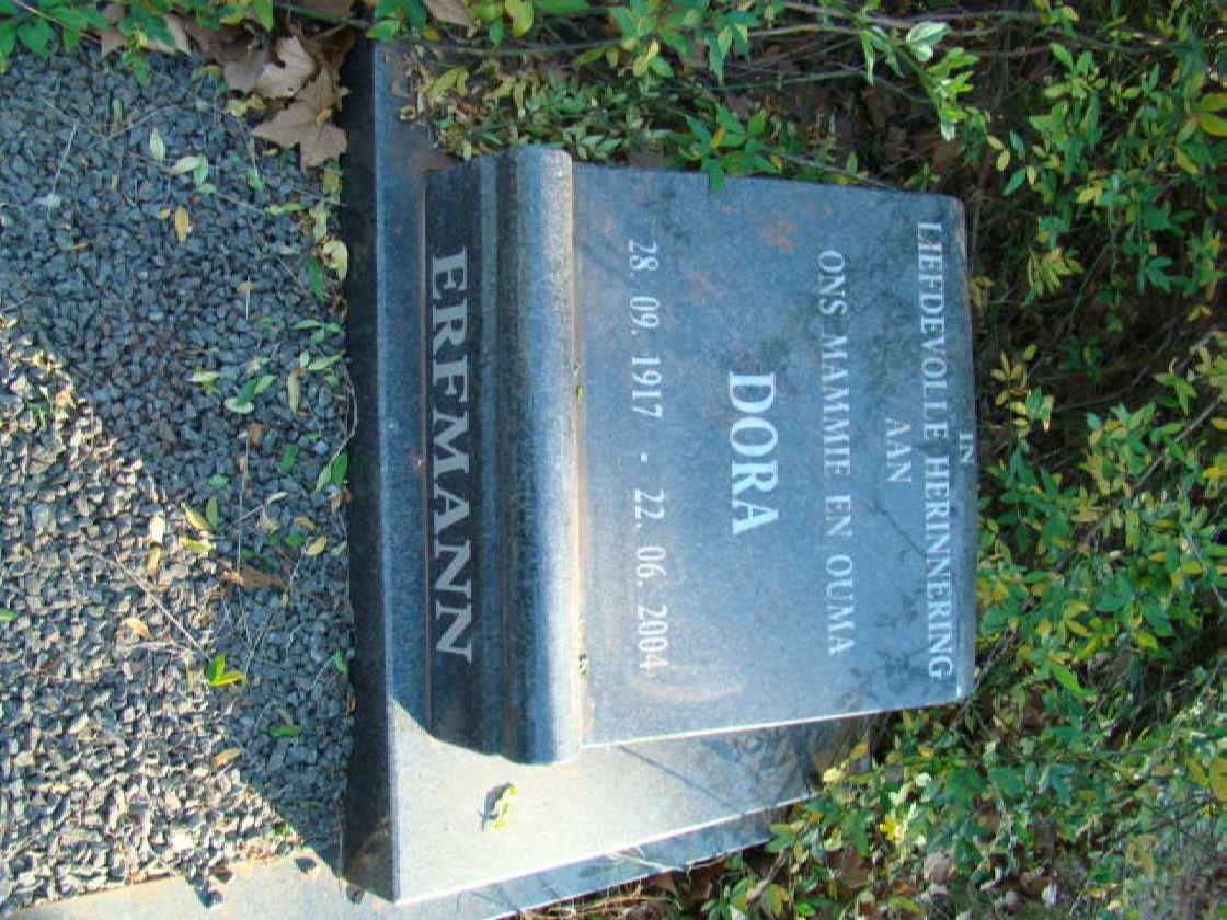 ERFMANN Dora 1917-2004